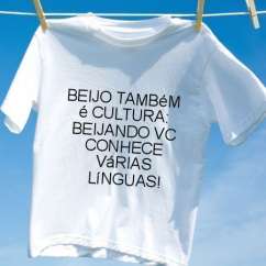 Camiseta Beijo tambem e cultura beijando vc conhece varias linguas